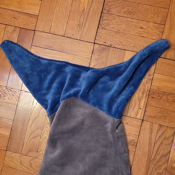 Blanket Tails shark blanket - Picture 3 of 5